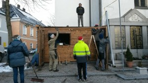 2015-11-28 Weihnachtsmarkthütte aufbauen 02